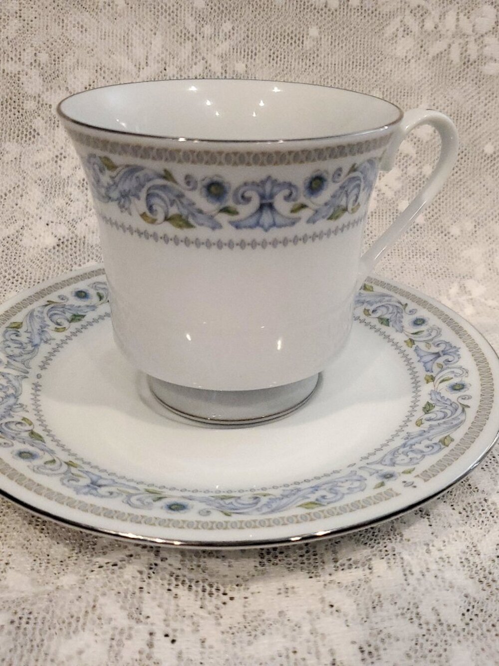 Crown Ming Fine China Jian Shiang Floral PRINCESS Teacup & Saucer Set